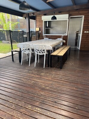 Outdoor dining - Villa Pitayas (Saint-Joseph)