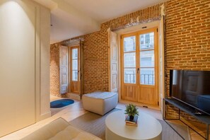 TV, offices - w * | Amazing Loft at Palacio Real (Madrid)