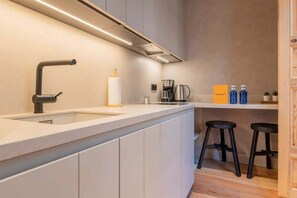 冰箱、微波炉、烤箱、炉灶