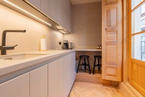 Fridge, microwave, oven, stovetop - w * | Amazing Loft at Palacio Real (Madrid)