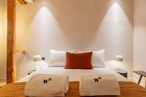 1 bedroom, desk, WiFi, bed sheets - w * | Amazing Loft at Palacio Real (Madrid)