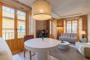 TV, offices - w * | Modern 1BR at Palacio Real (Madrid)