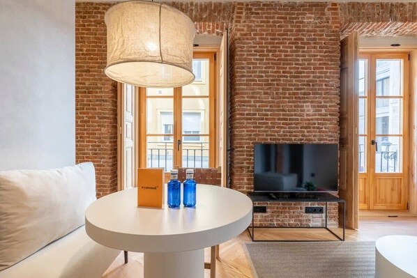 TV, offices - w * | Modern 1BR at Palacio Real (Madrid)