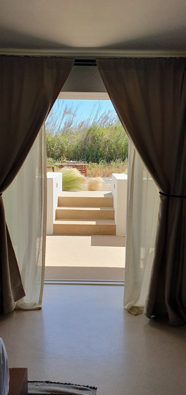 Exterior - Black Fig (Milos)