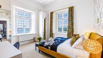 6 bedrooms, iron/ironing board, free WiFi, bed sheets