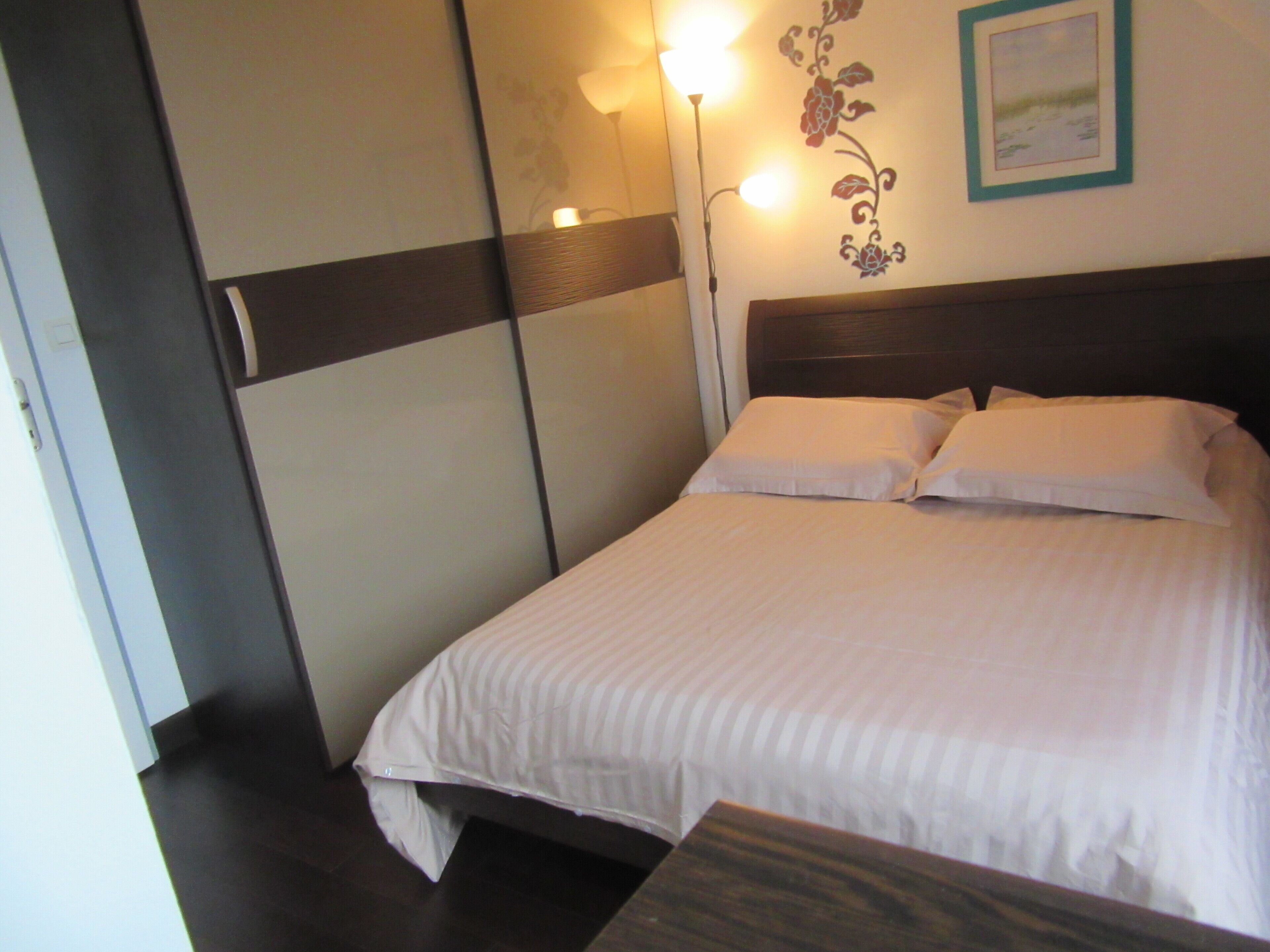 2 chambres, fer et planche à repasser, Wi-Fi gratuit, draps fournis