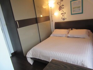 2 dormitoris, planxa i posts de planxar, wifi gratuïta i roba de llit 