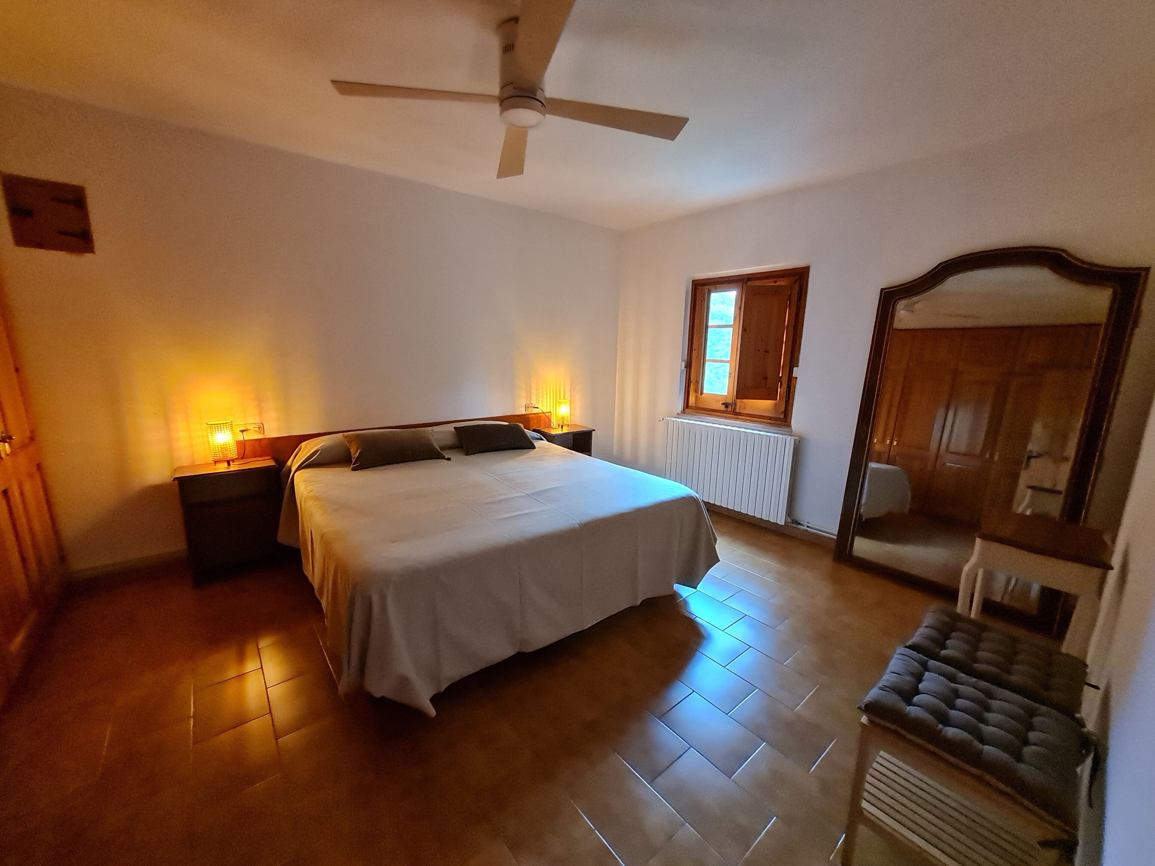 6 chambres, bureau, fer et planche à repasser, Wi-Fi gratuit