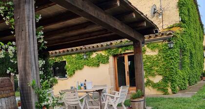 Converted farmhouse in rolling farmland and woods. Ideal for relaxing vacations.