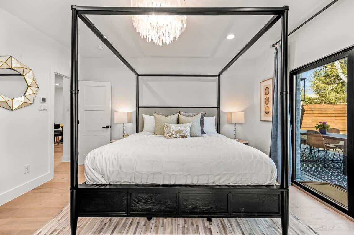 4 多间卧室、办公桌、熨斗/熨衣板、旅行婴儿床