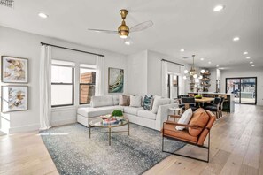 TV, fireplace, books, offices - The Gretel-NEW Stunning 4 Bed Downtown Gem, Spa (Dallas)