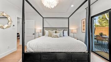 4 bedrooms, desk, iron/ironing board, travel crib