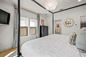 4 bedrooms, desk, iron/ironing board, travel cot