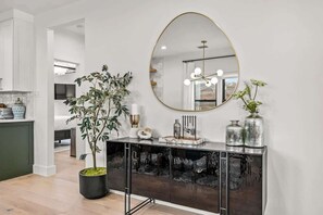 Interior - The Gretel-NEW Stunning 4 Bed Downtown Gem, Spa (Dallas)