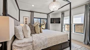 4 bedrooms, desk, iron/ironing board, travel crib