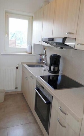 Ugn, spishäll, kaffe- och tebryggare och vattenkokare