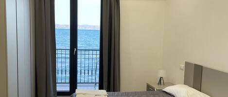 1 多间卧室、办公桌、WiFi、床单