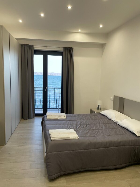 1 camera, una scrivania, Wi-Fi, lenzuola