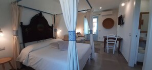 Panoramic Double Room | Premium bedding, down comforters, memory foam beds - Lispusada B&B (Sassari)