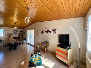 Dining - 2-bedroom house near beach and shops, covered terrace (Saint-Jean-de-Monts)