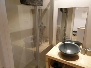 Hair dryer, towels