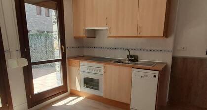 Stone House with Terrace & BBQ, 3 Bedrooms, Near Jaca & Ski Resorts