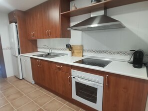 Microwave, oven, stovetop, dishwasher - CASA FUENDEPLATA (Jaca)
