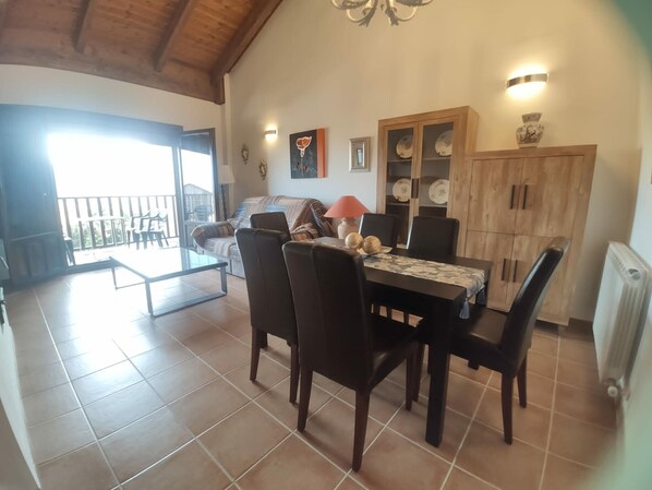 Interior - CASA FUENDEPLATA (Jaca)