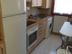 Microondas, horno, cafetera y tetera y tostadora 