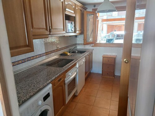 Scenic Stone Mountain House with Garden, 3 Double Bedrooms & Loft, Fully Equipped Kitchen