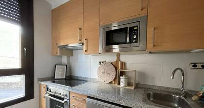 Casa de 3 Plantas en el Centro de Villanúa, a 15 Min de Astún y Candanchú, Ideal para Vacaciones en Pirineos