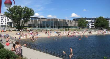 Et Koselig og Sentralt Townhouse med en Idyllisk Lille Hage for 2-5 Pers