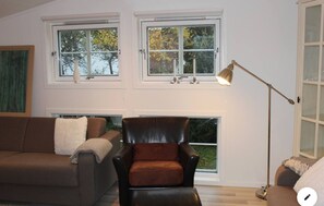 Smart TV, fireplace - Et Koselig og Sentralt Townhouse med en Idyllisk Lille Hage for 2-5 Pers (Agder)