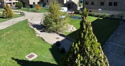 Mountain Retreat: Cozy 2BR Apt with Modern Amenities, Near Las Guixas Caves