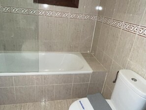 Hair dryer, towels - Mountain Retreat: Cozy 2BR Apt with Modern Amenities, Near Las Guixas Caves (Villanúa)