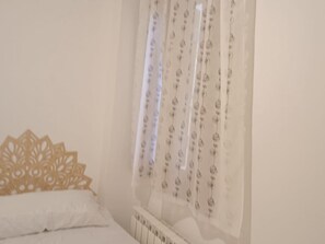 2 bedrooms, free WiFi - Mountain Retreat: Cozy 2BR Apt with Modern Amenities, Near Las Guixas Caves (Villanúa)