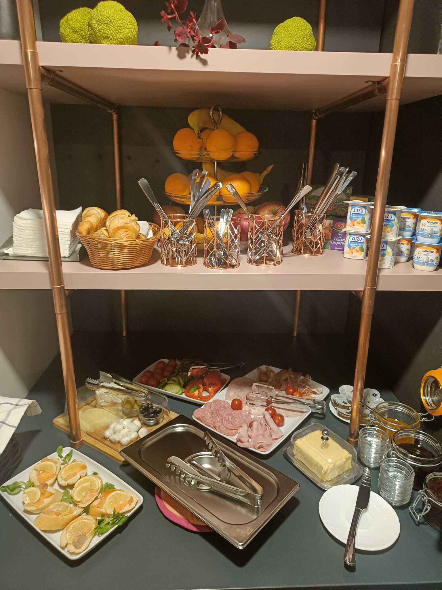 Daily continental breakfast (RON 60 per person)