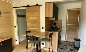 Dining - Renovated studio for 4 in Grand-Bornand, balcony, ski locker (Le Grand-Bornand)