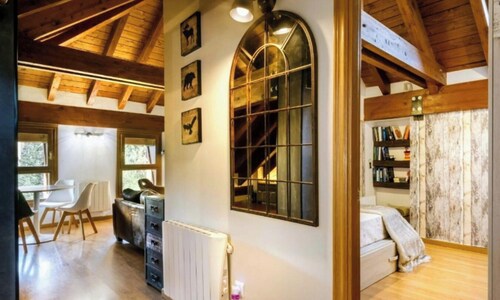 Cozy Mountain-Style Apartment with Fireplace, 15 mins from Jaca