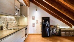 Kaffetrakter/tekoker, ovn, kokeplater og oppvaskmaskin