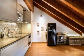 Oven, stovetop, dishwasher, coffee/tea maker