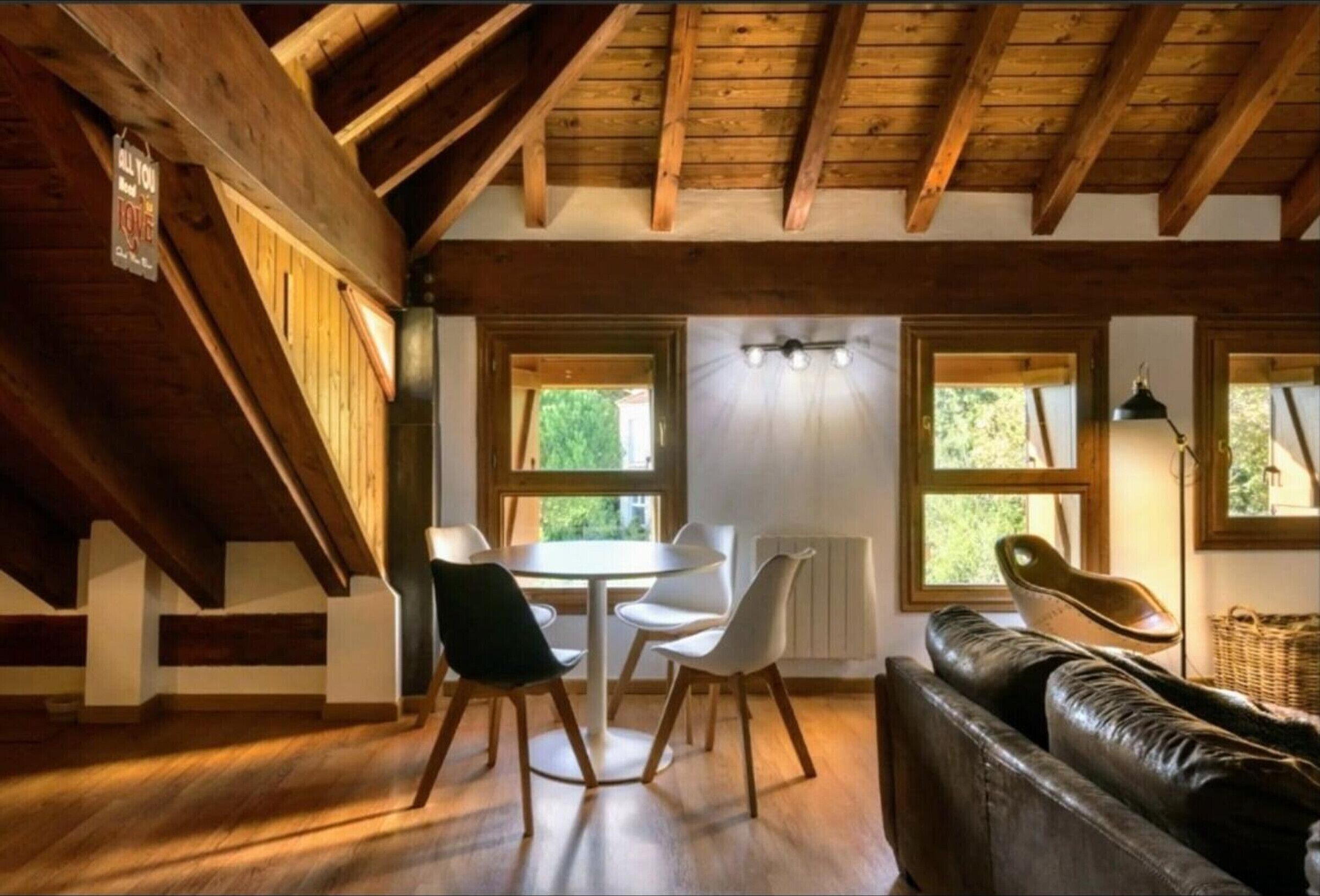 Cozy Mountain-style Apartment With Fireplace, 15 Mins From Jaca - Jaca