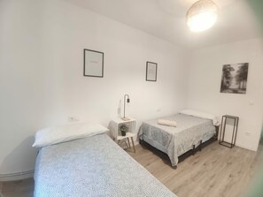 Room - Central Jaca Apartment with Parking and 1 Bedroom (Jaca)