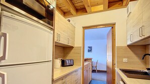 Frigorífic, forn, placa de cuina i rentaplats 
