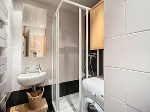 Hair dryer, towels
