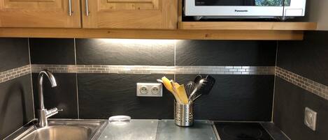 冷蔵庫、電子レンジ、オーブン、食器洗い機