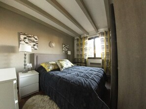 2 bedrooms, WiFi - Traditional House 300m from Santocha Beach with Garden & Modern Amenities (Capbreton)