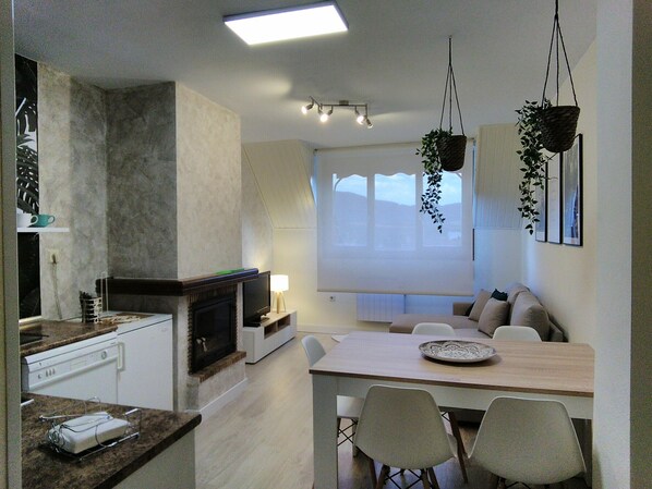 Interior - Modern Penthouse with Pool, Parking, and Ski Storage in Jaca (Jaca)