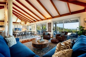 TV, stereo, offices - Mountains to coast - Bayu Lookout (Buderim)