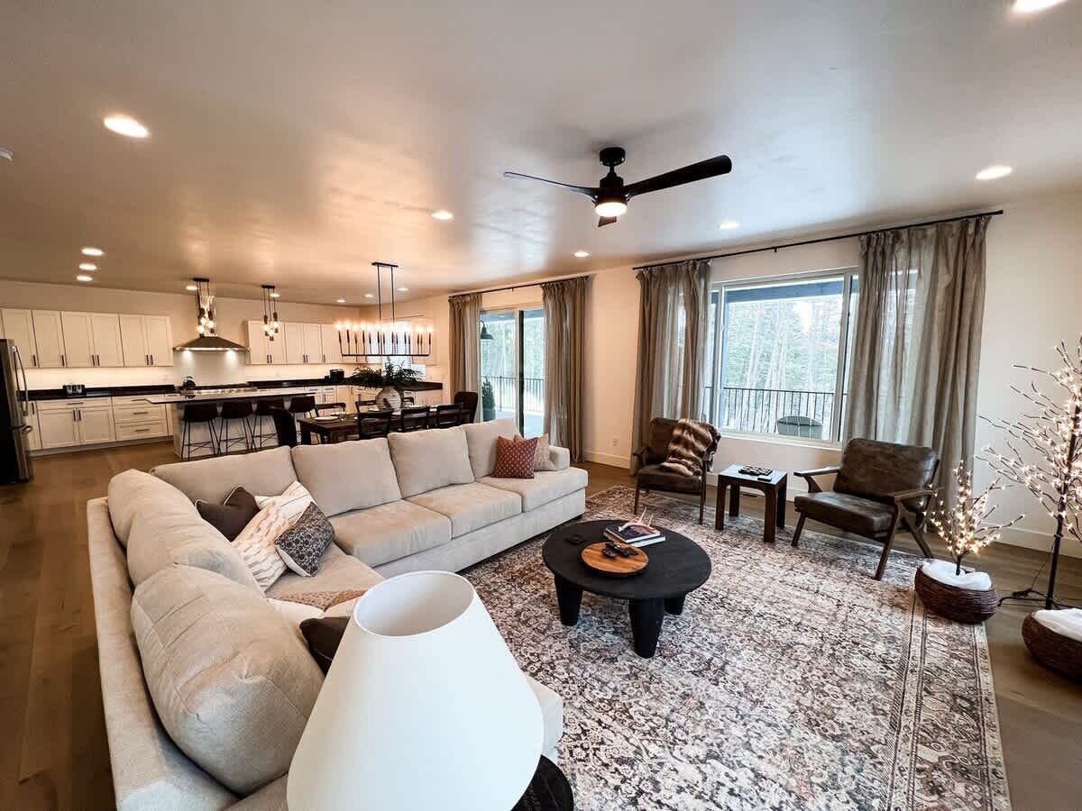 TV, fireplace, offices